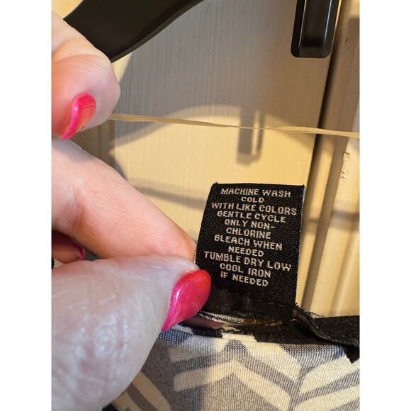 Robert Louis Black White Geometric Design Cold Shoulder Short Sleeve Shirt Sz L - Picture 7 of 10